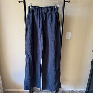 G. The label GWYN Elegant Dark Blue Women's Chinos